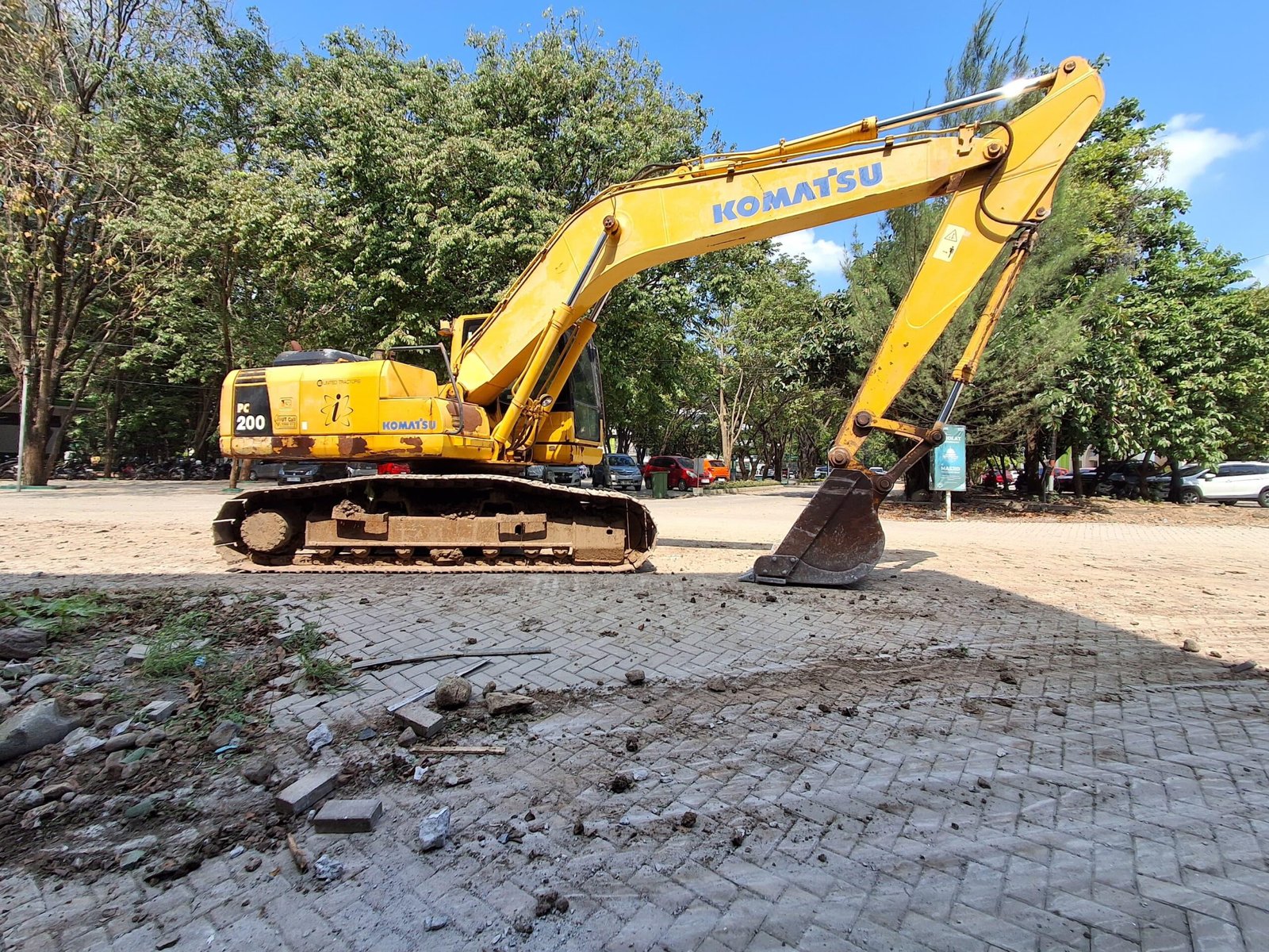 Excavator pc 200
