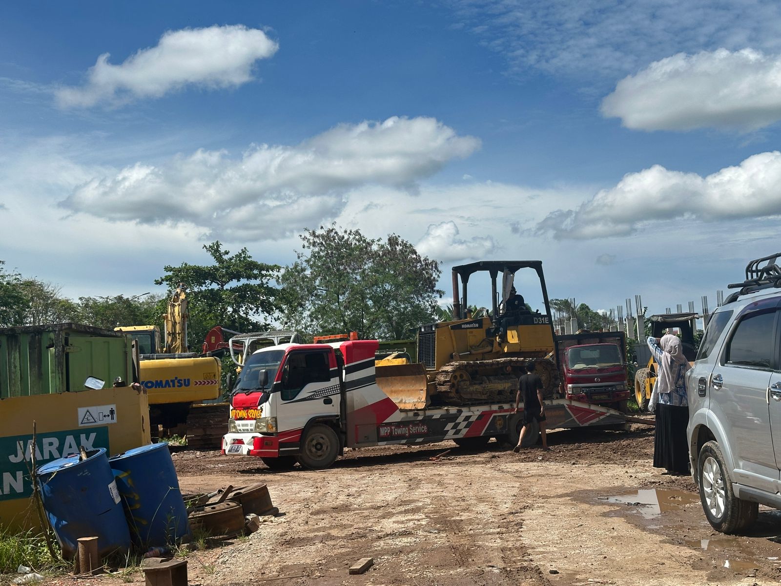 sewa excavator kudus 2026